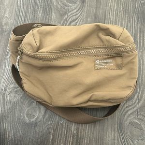 Lululemon | Clean Lines Belt Bag